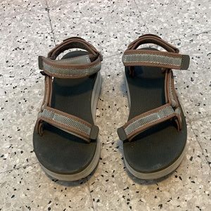 Military green Teva’s